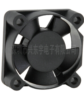 用電飯煲散熱風扇，降溫降音並存